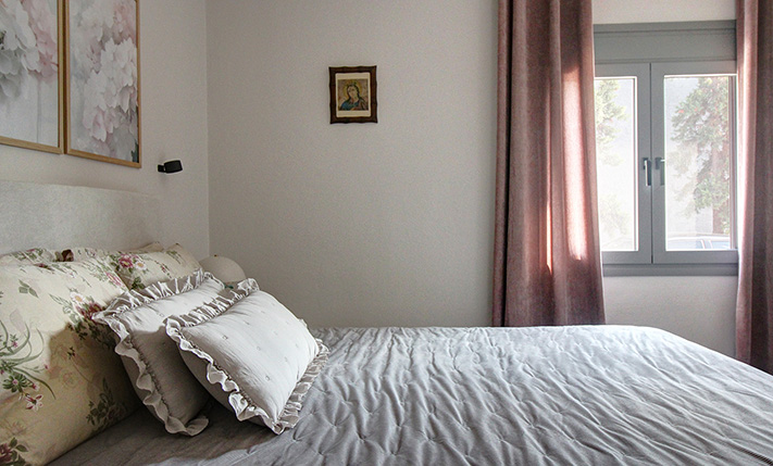 SECURED VIEWS & PLENTY OF BUILDABLE ALLOWANCE