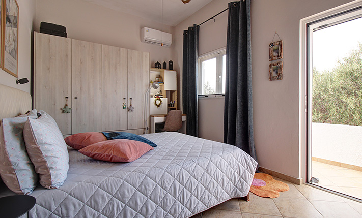 SECURED VIEWS & PLENTY OF BUILDABLE ALLOWANCE