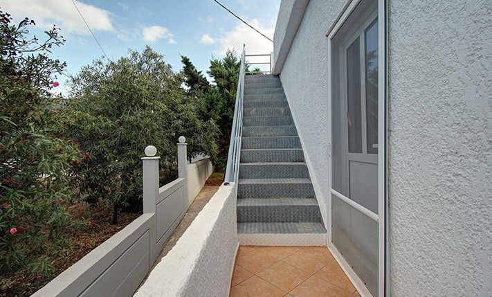 SECURED VIEWS & PLENTY OF BUILDABLE ALLOWANCE