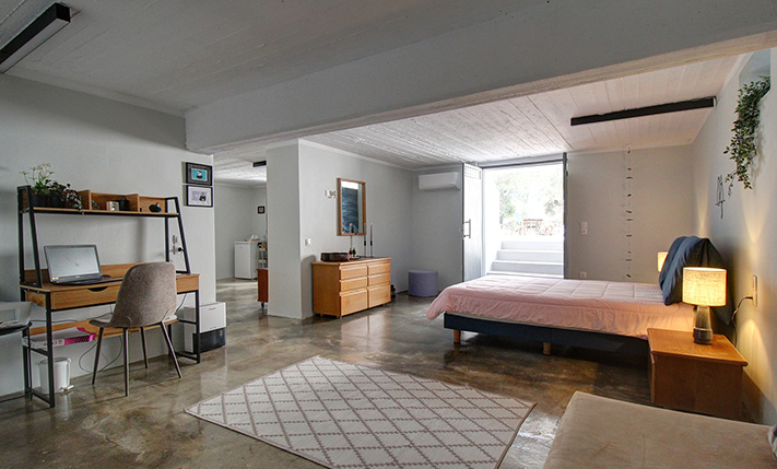 SECURED VIEWS & PLENTY OF BUILDABLE ALLOWANCE