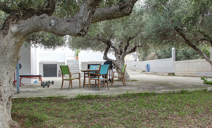 SECURED VIEWS & PLENTY OF BUILDABLE ALLOWANCE