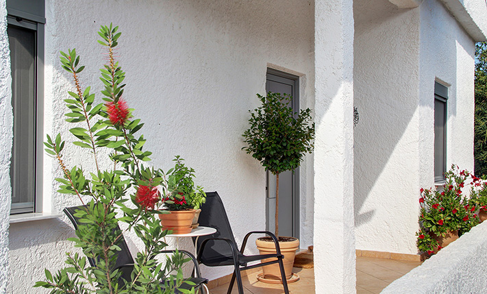 SECURED VIEWS & PLENTY OF BUILDABLE ALLOWANCE