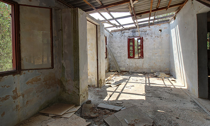 INDUSTRIAL BUILDING ON CHANIA-RETHYTMNON ROAD