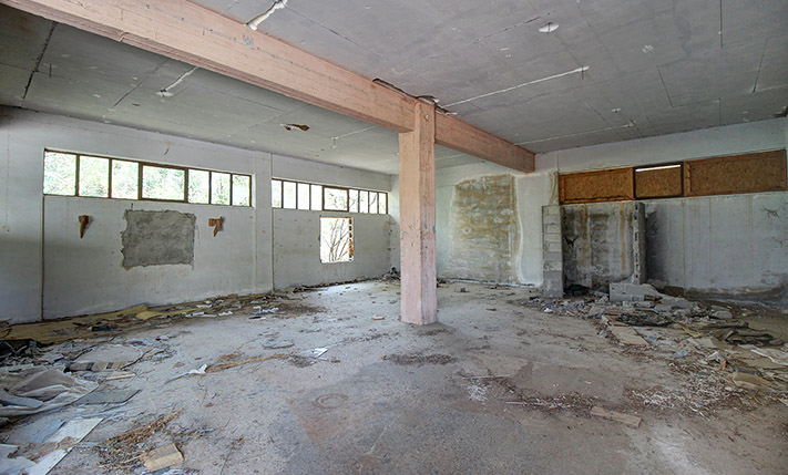 INDUSTRIAL BUILDING ON CHANIA-RETHYTMNON ROAD