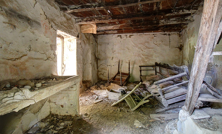 PROPERTY WITH POTENTIAL 5 KM FROM PLATANIAS