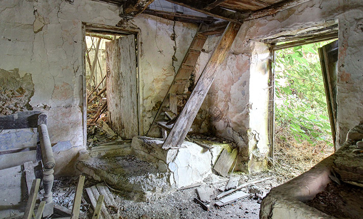 PROPERTY WITH POTENTIAL 5 KM FROM PLATANIAS