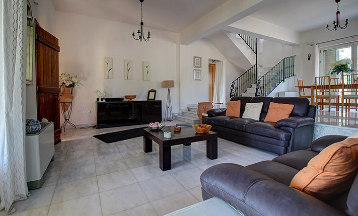 HOUSE WITH PRIVACY IN THE WILD CRETAN SCENERY