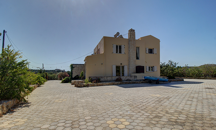 HOUSE WITH PRIVACY IN THE WILD CRETAN SCENERY
