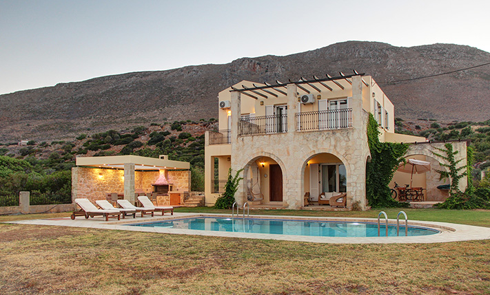 HOUSE WITH PRIVACY IN THE WILD CRETAN SCENERY