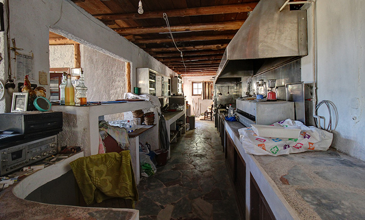 BUILDING SUITABLE FOR HOSTEL OR RESTAURANT