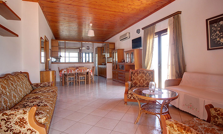 IN CONVENIENT YET TRANQUIL LOCATION WITH VIEWS