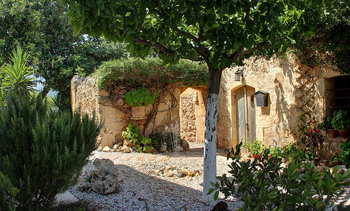 LUXURY PROPERTY ON A HILLTOP