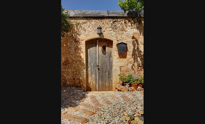 LUXURY PROPERTY ON A HILLTOP