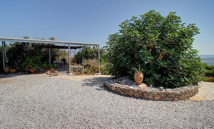 LUXURY PROPERTY ON A HILLTOP