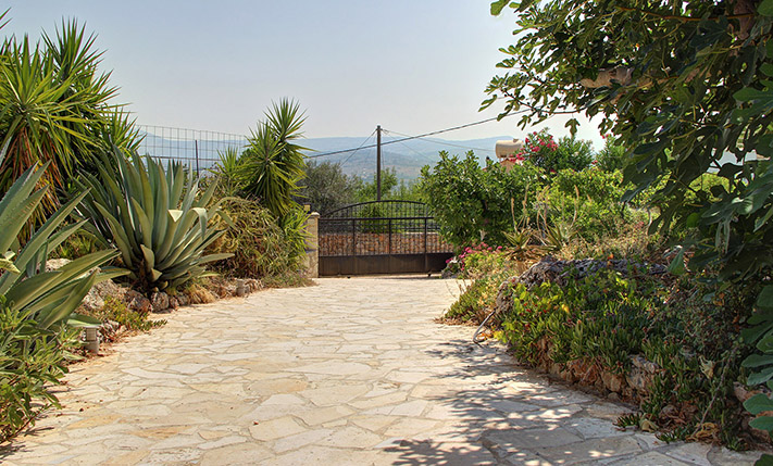 LUXURY PROPERTY ON A HILLTOP