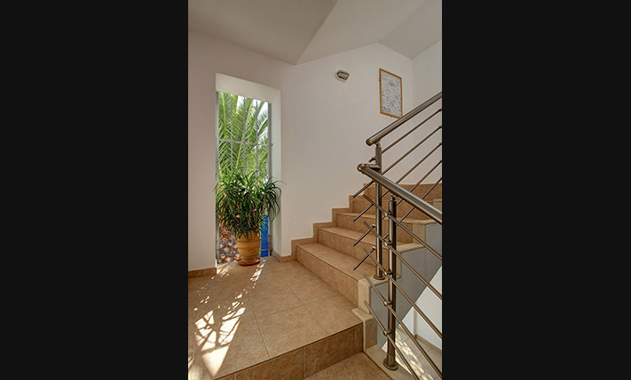 LUXURY PROPERTY ON A HILLTOP