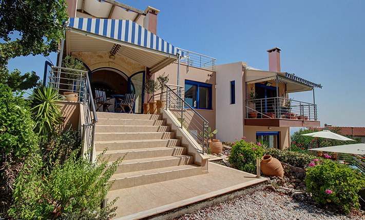 LUXURY PROPERTY ON A HILLTOP