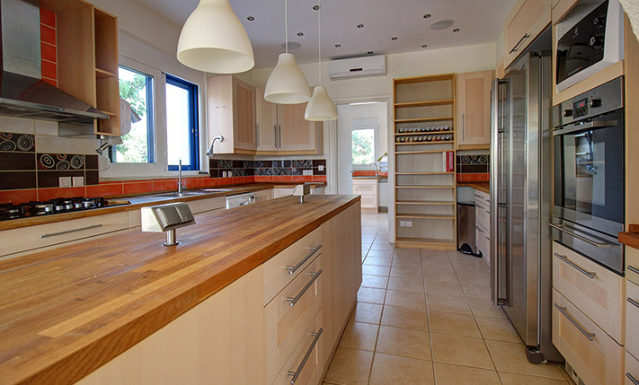 LUXURY PROPERTY ON A HILLTOP