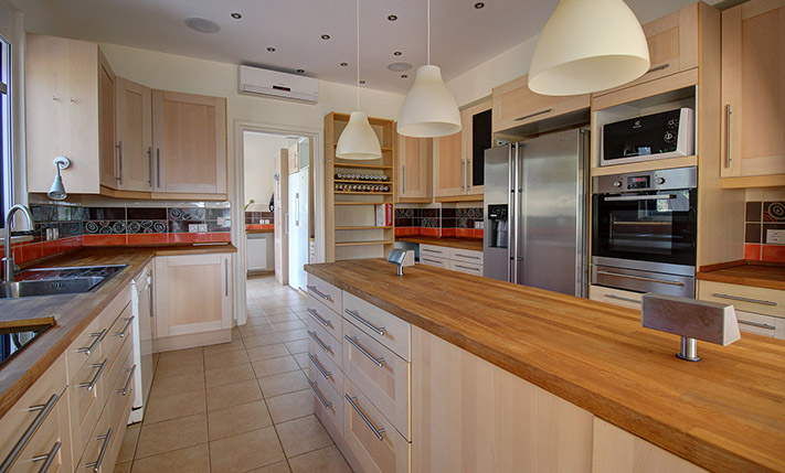 LUXURY PROPERTY ON A HILLTOP