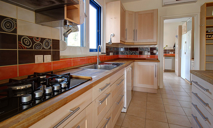 ΠΟΛΥΤΕΛΕΣ ΑΚΙΝΗΤΟ ΣΕ ΚΟΡΥΦΗ ΛΟΦΟΥ