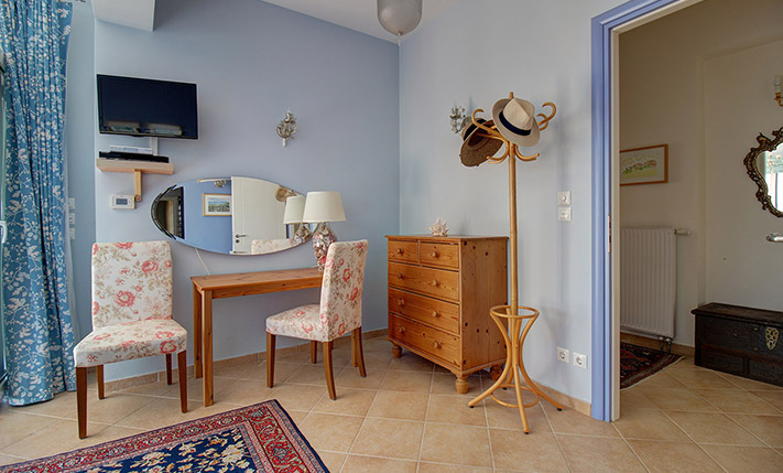 ΠΟΛΥΤΕΛΕΣ ΑΚΙΝΗΤΟ ΣΕ ΚΟΡΥΦΗ ΛΟΦΟΥ