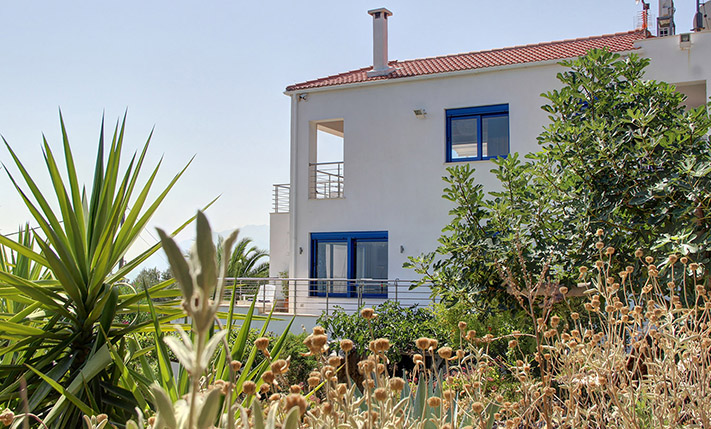 LUXURY PROPERTY ON A HILLTOP