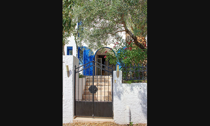 ΠΟΛΥΤΕΛΕΣ ΑΚΙΝΗΤΟ ΣΕ ΚΟΡΥΦΗ ΛΟΦΟΥ