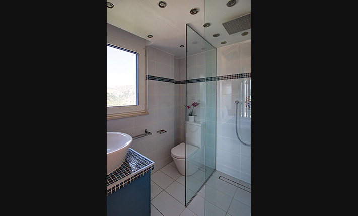 ΠΟΛΥΤΕΛΕΣ ΑΚΙΝΗΤΟ ΣΕ ΚΟΡΥΦΗ ΛΟΦΟΥ