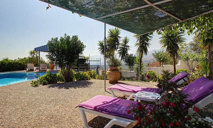 ΠΟΛΥΤΕΛΕΣ ΑΚΙΝΗΤΟ ΣΕ ΚΟΡΥΦΗ ΛΟΦΟΥ