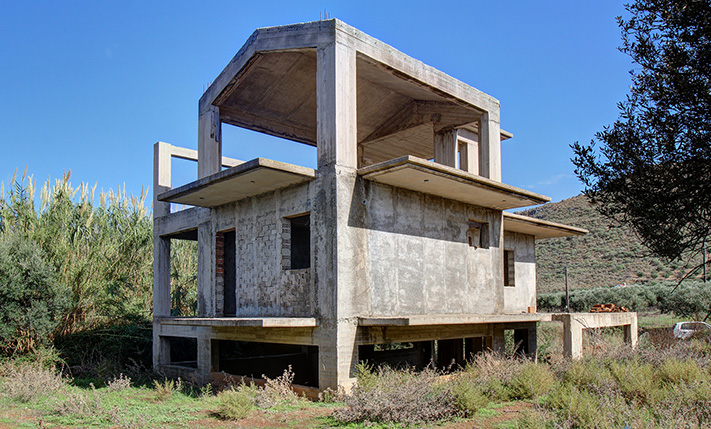 UNFINISHED VILLA NEAR THE BEACH