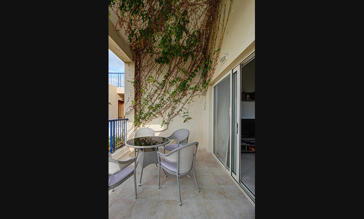 FIRST CLASS VIEWS BY THE BEACH