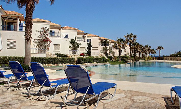 FIRST CLASS VIEWS BY THE BEACH