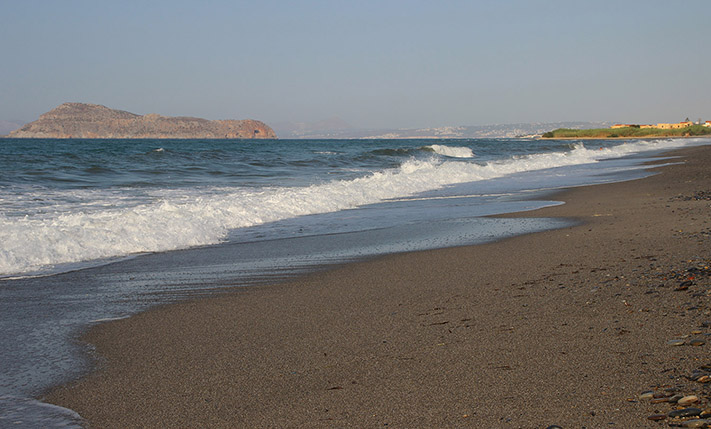 FIRST CLASS VIEWS BY THE BEACH