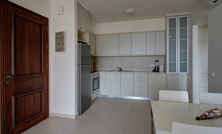 FIRST CLASS VIEWS BY THE BEACH