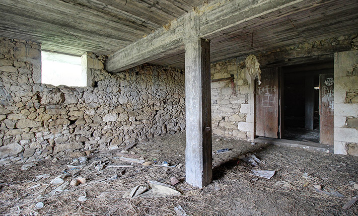 UNCONVERTED SEMI-DETACHED ON A SPACIOUS PLOT