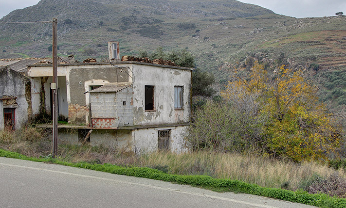 UNCONVERTED SEMI-DETACHED ON A SPACIOUS PLOT