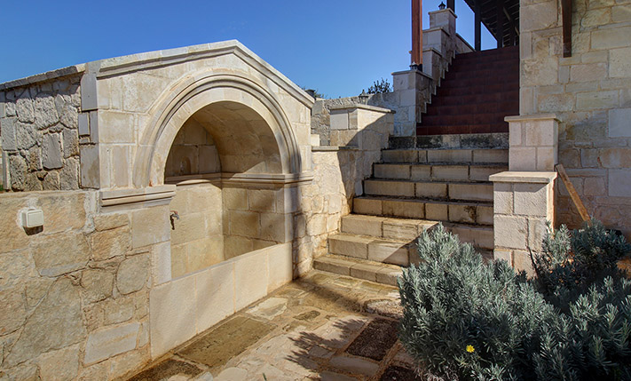 QUALITY DETACHED STONE HOUSE WITH SEA VIEWS