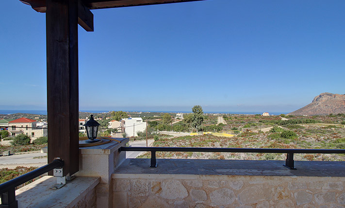 ΠΟΙΟΤΙΚΗ ΠΕΤΡΙΝΗ ΜΟΝΟΚΑΤΟΙΚΙΑ ΜΕ ΘΕΑ