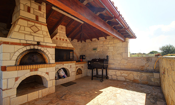 ΠΟΙΟΤΙΚΗ ΠΕΤΡΙΝΗ ΜΟΝΟΚΑΤΟΙΚΙΑ ΜΕ ΘΕΑ