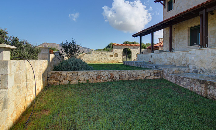 QUALITY DETACHED STONE HOUSE WITH SEA VIEWS