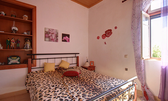 UNCONVERTED STONE HOUSE IN FAMILY NEIGHBORHOOD