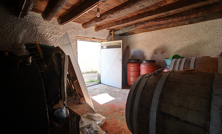 UNCONVERTED STONE HOUSE IN FAMILY NEIGHBORHOOD