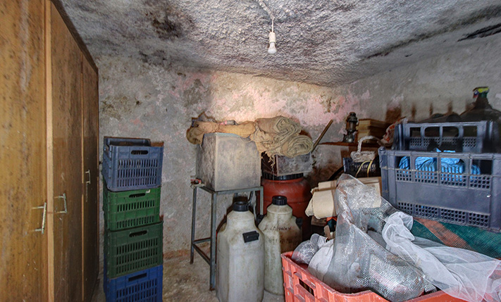 UNCONVERTED STONE HOUSE IN FAMILY NEIGHBORHOOD