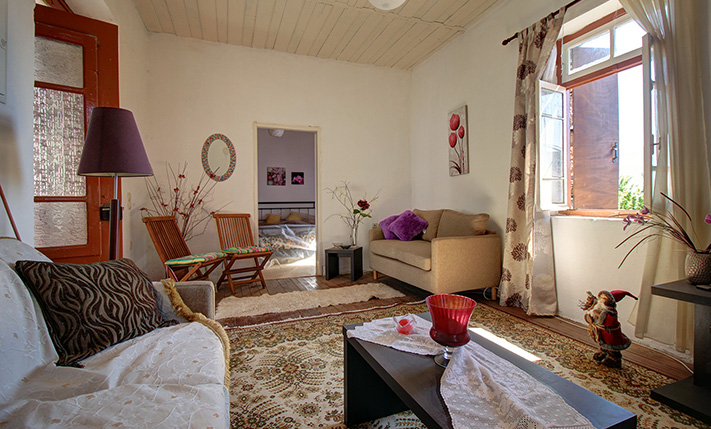 UNCONVERTED STONE HOUSE IN FAMILY NEIGHBORHOOD