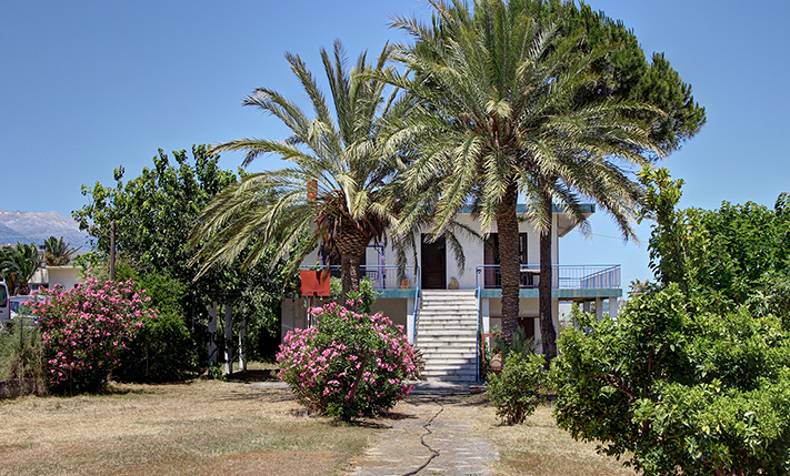 PROPERTY WHERE YOU MAY BUILD A SMALL COMPLEX