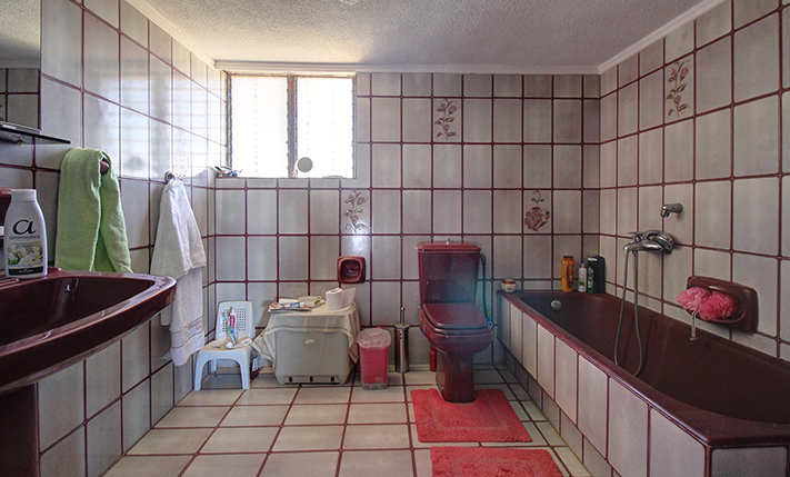 PROPERTY WHERE YOU MAY BUILD A SMALL COMPLEX