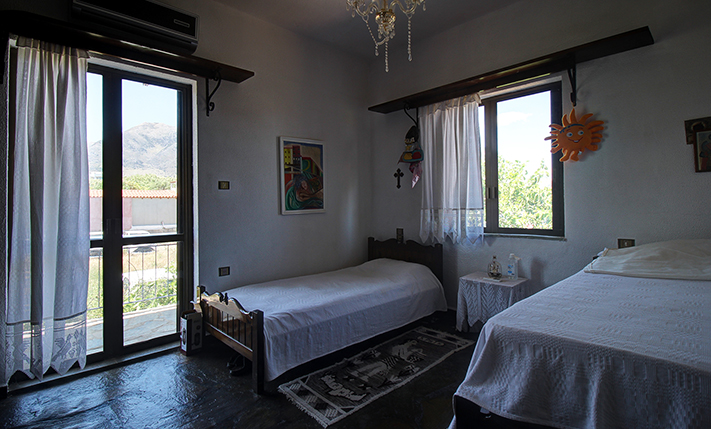 PROPERTY WHERE YOU MAY BUILD A SMALL COMPLEX