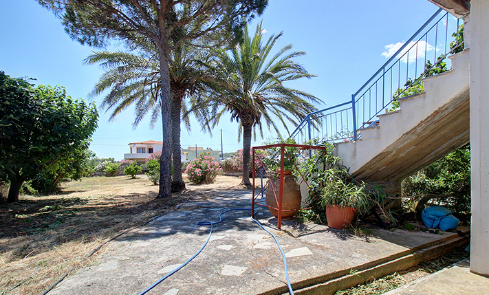 PROPERTY WHERE YOU MAY BUILD A SMALL COMPLEX