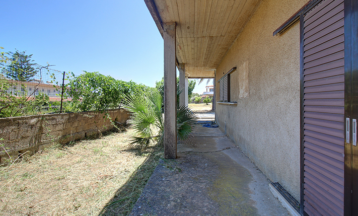 PROPERTY WHERE YOU MAY BUILD A SMALL COMPLEX