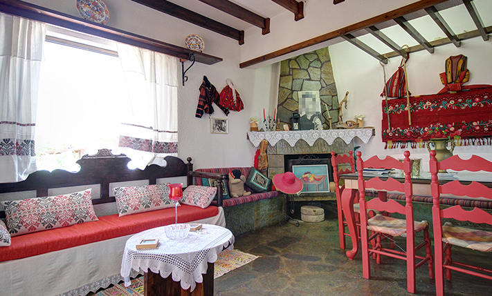 PROPERTY WHERE YOU MAY BUILD A SMALL COMPLEX